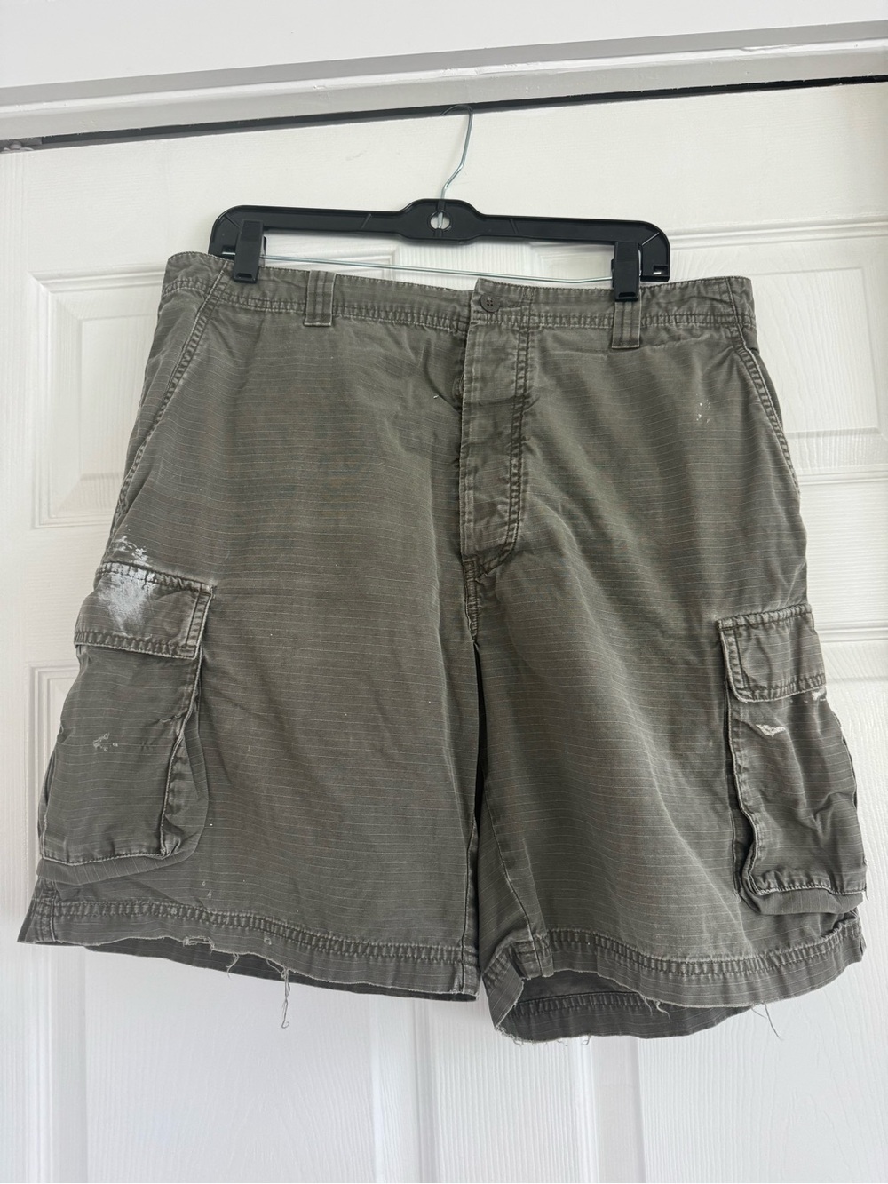 J.Crew Men’s Distressed Cargo Shorts Olive Gray Size 36